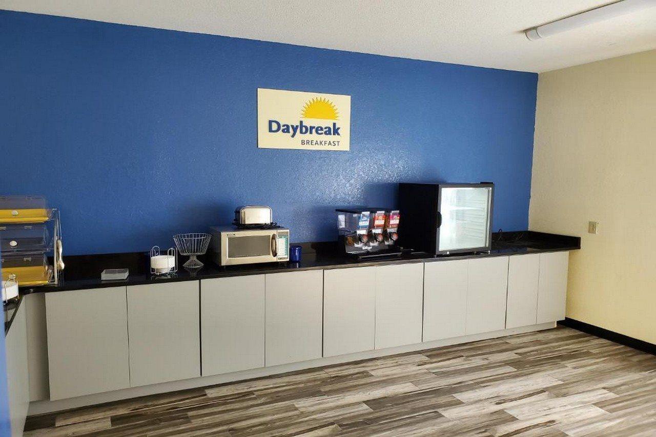 Days Inn By Wyndham Macon I-75 North Exterior photo